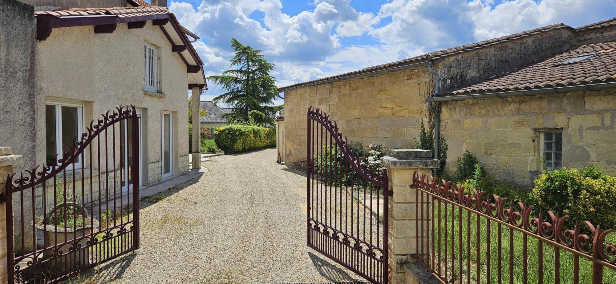Chambres D'Hote & Gite Chateau Le Conte - Saint Emilion Exterior photo